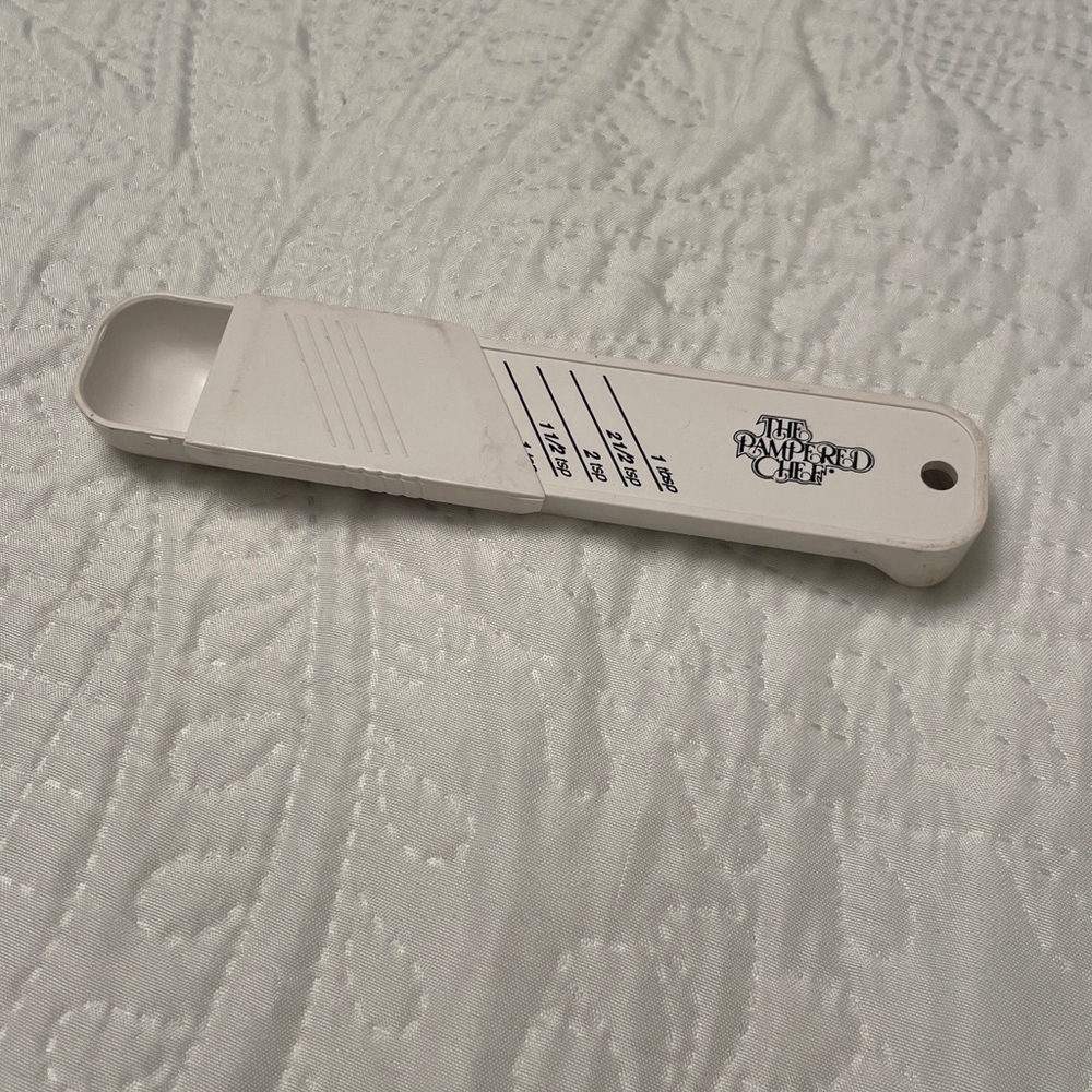 The Pampered Chef Adjustable Measuring Spoon